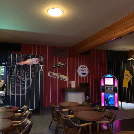 Manitou Motor Inn エクステリア 写真