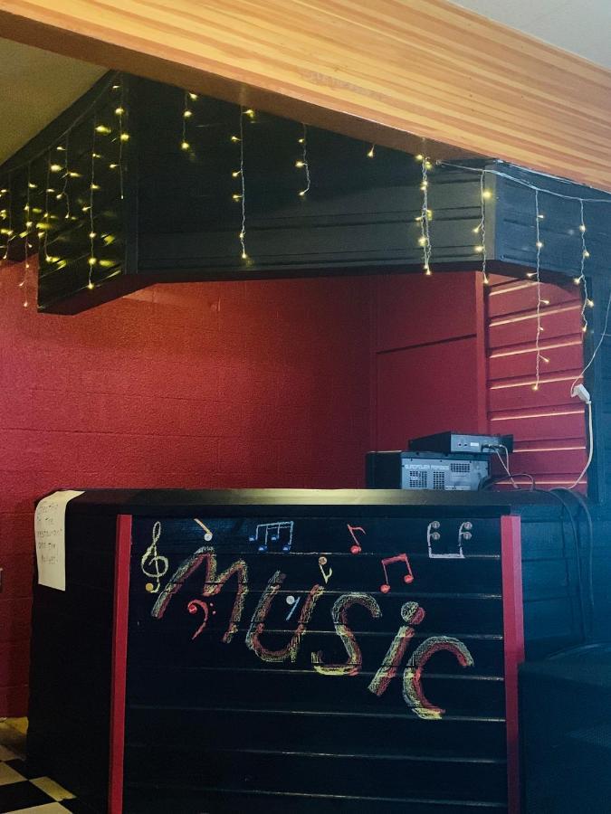 Manitou Motor Inn エクステリア 写真