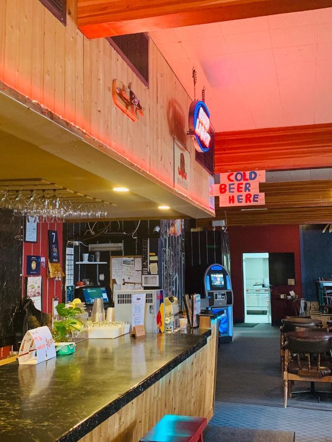 Manitou Motor Inn エクステリア 写真