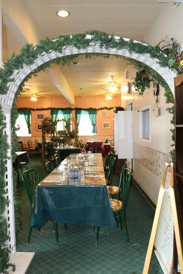 Manitou Motor Inn エクステリア 写真